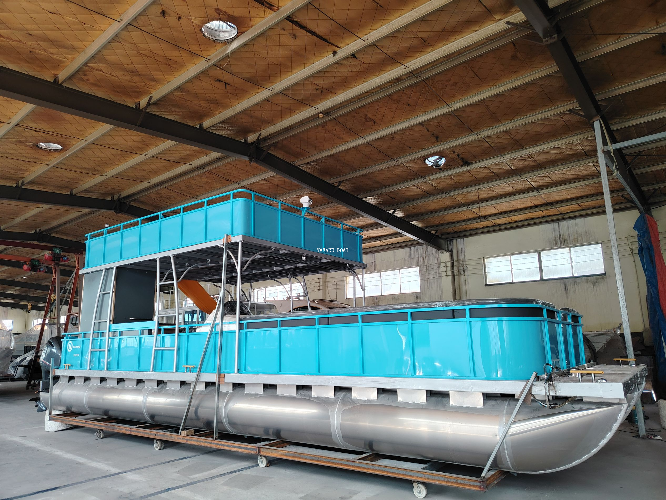 Barco pontón de aluminio de doble cubierta de 37 pies con asientos tipo sofá 