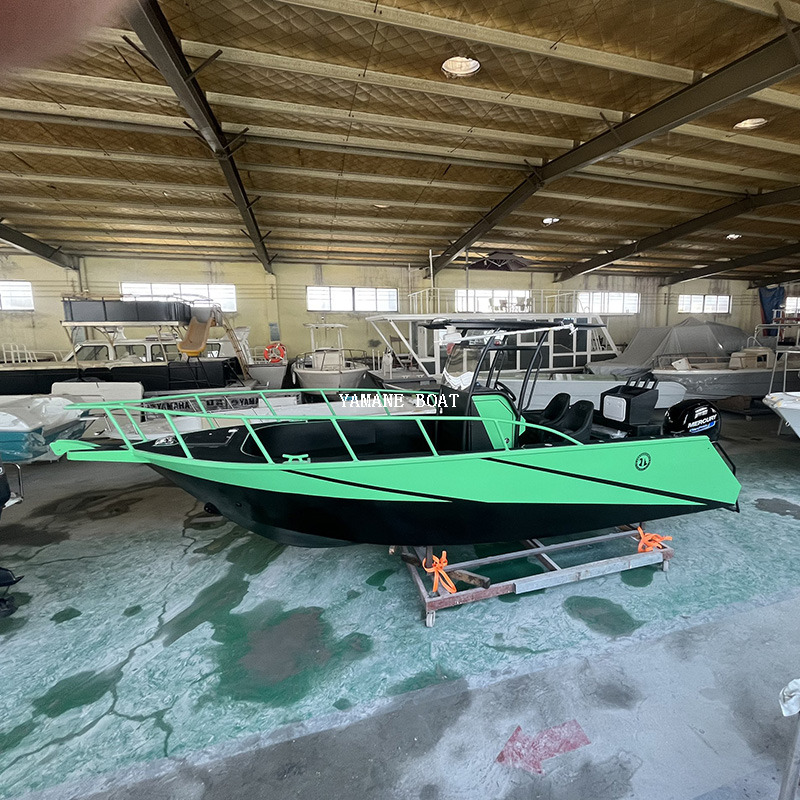 Barco de aluminio de 7,2 m.