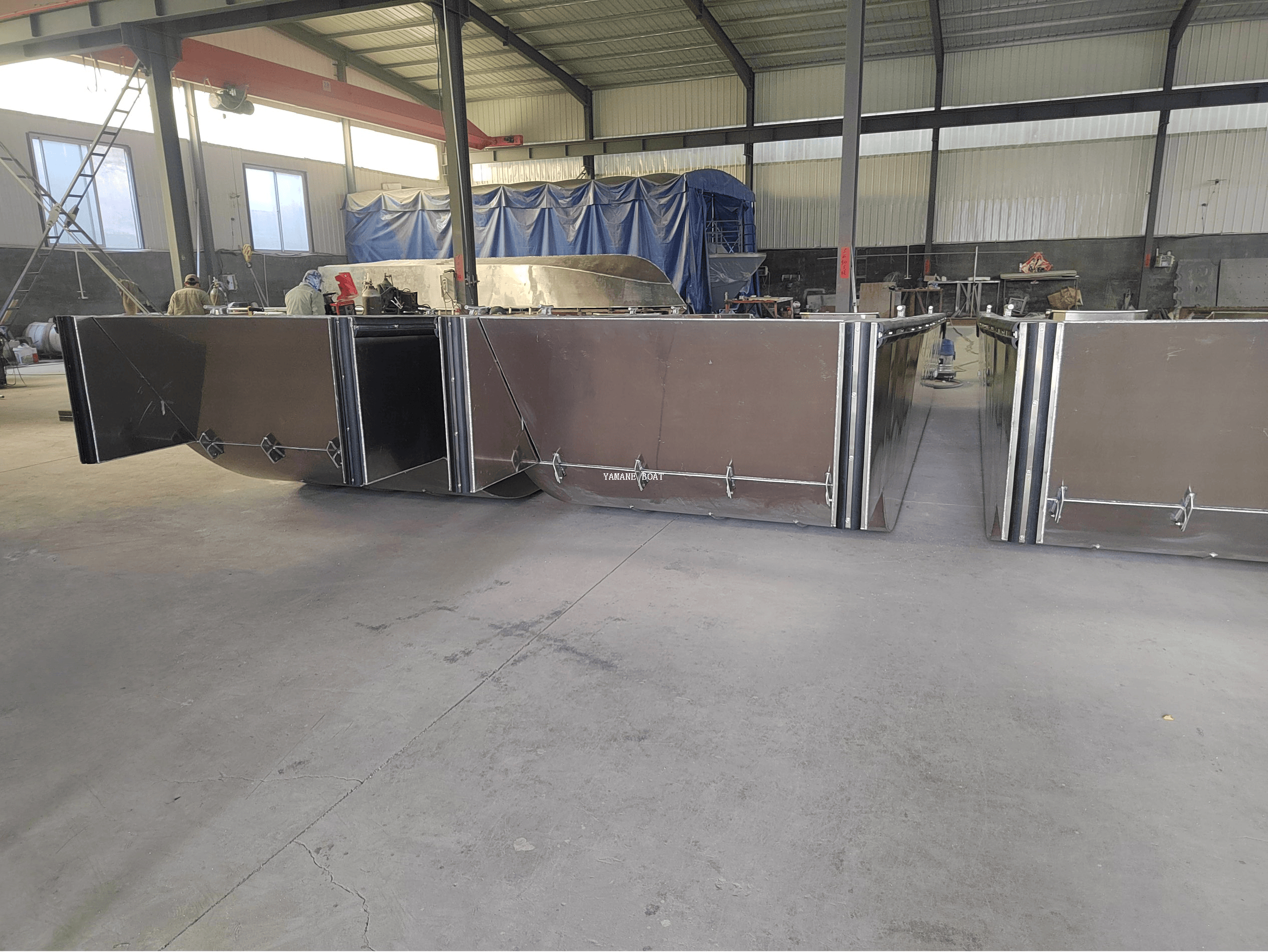 Pequeña embarcación de desembarco de aluminio de 7 m para llegar a la playa en aguas poco profundas 