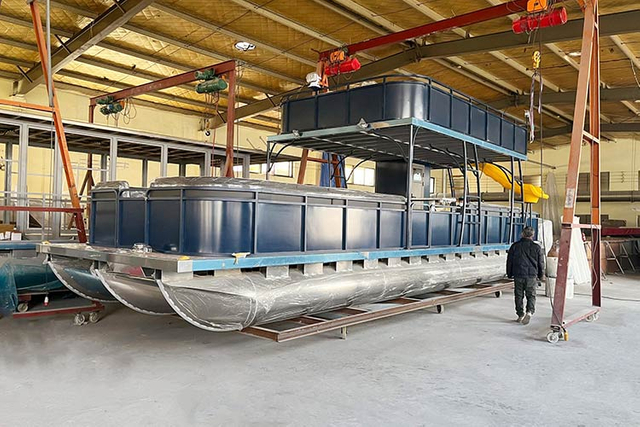 pontón-de-aluminio-con-segunda-cubierta-y-tobogán-para-el-placer-familiar-y-recreación-acuática-instalaciones2