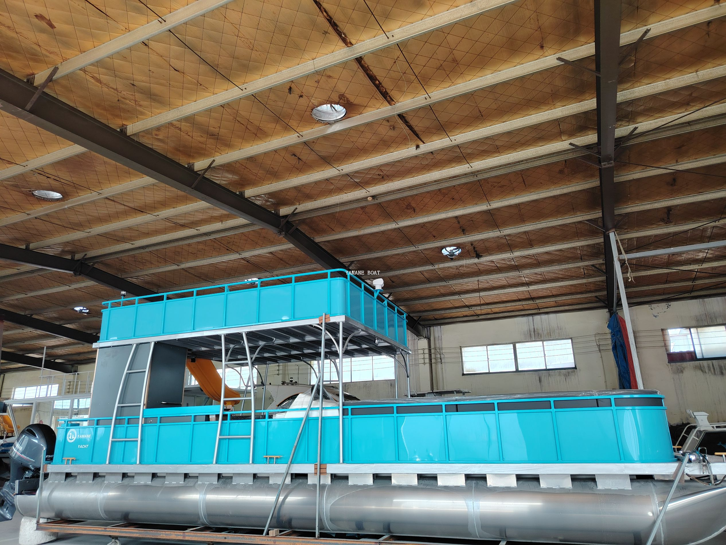 Barco pontón de aluminio de doble cubierta de 37 pies con asientos tipo sofá 