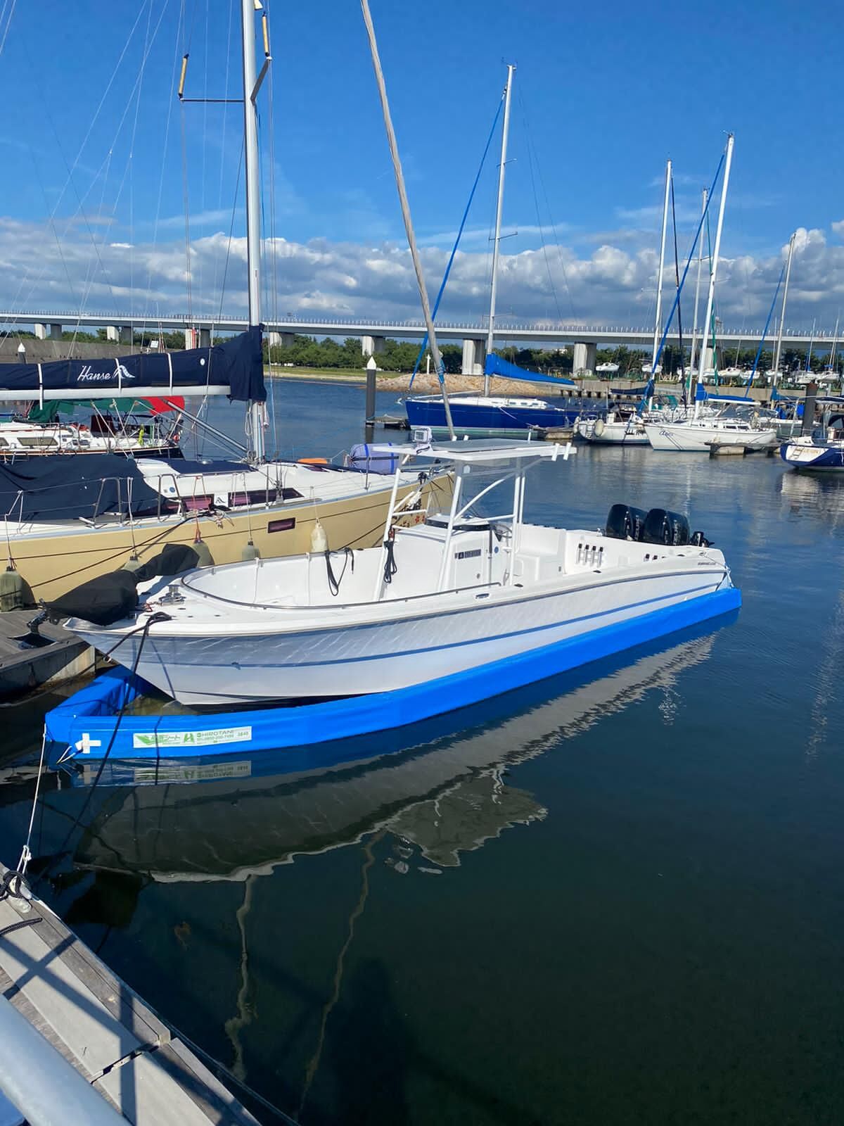 Barco de pesca de motor avanzado de agua salada