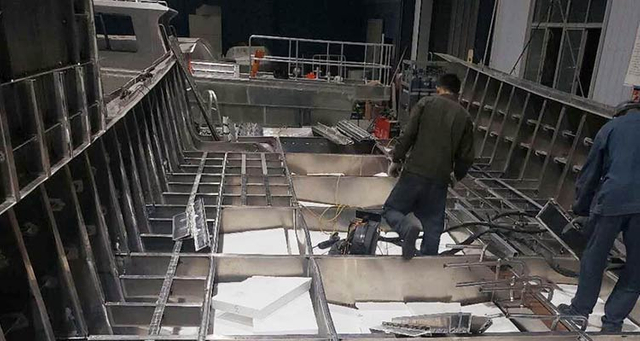 3-bajo-cubierta-con-flotación-de-espuma-suficientemente-seguro