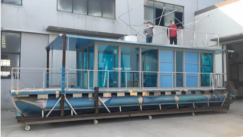 aluminum pontoon boat