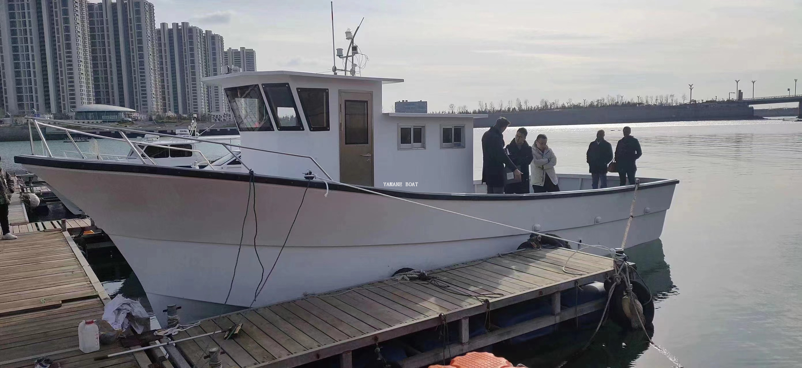 Barco de trabajo de pesca marítima con cabina de fibra de vidrio comercial de 12,3 m
